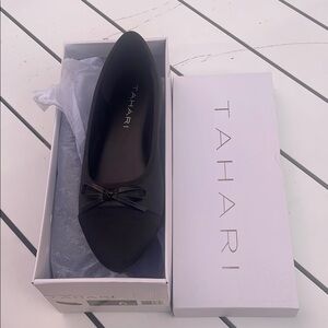 NWT TAHARI GENEVA FLATS! 6.5